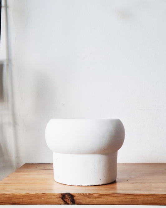 כלי בטון לבן הוד